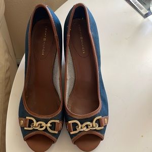 Tommy Hilfiger Navy blue canvas with brown leather trim Cork style wedges🎉🎉